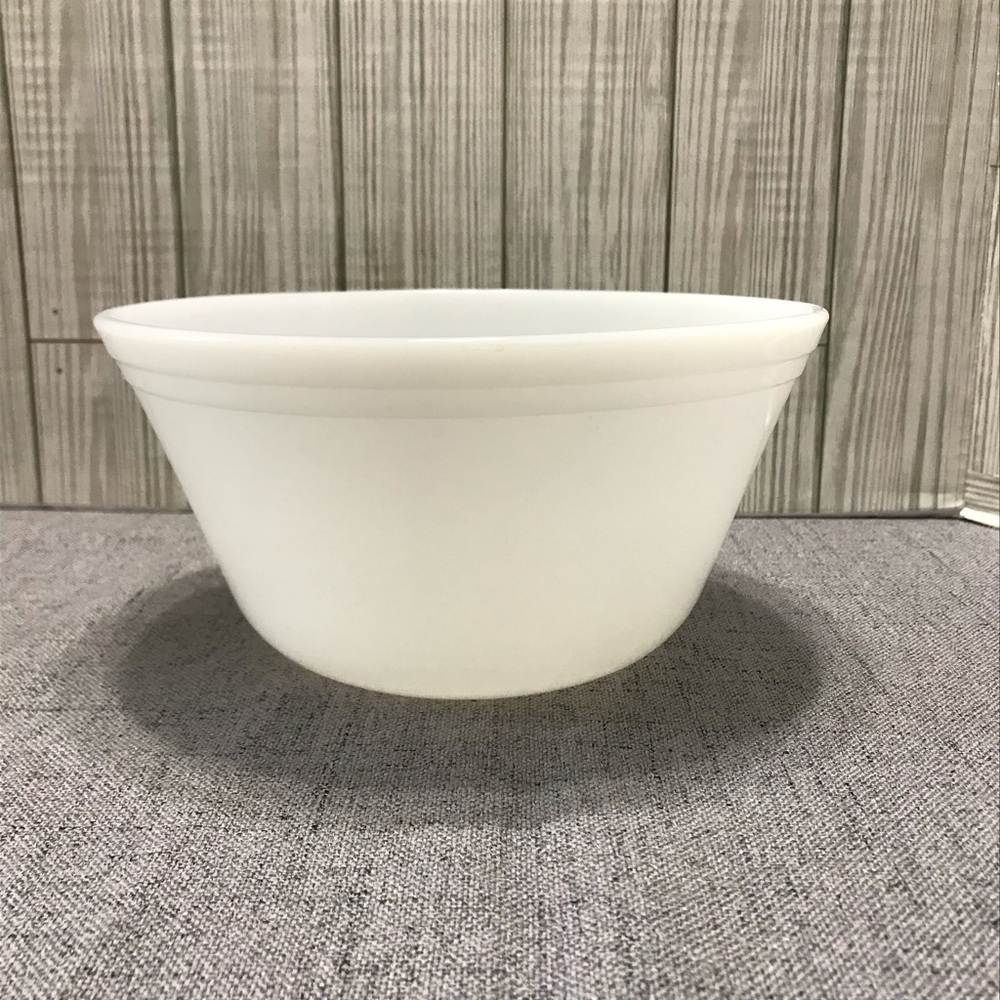 Vintage Federal Glass White Milk Glass Mixing bowl